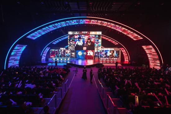 他在有限的 他在有限的