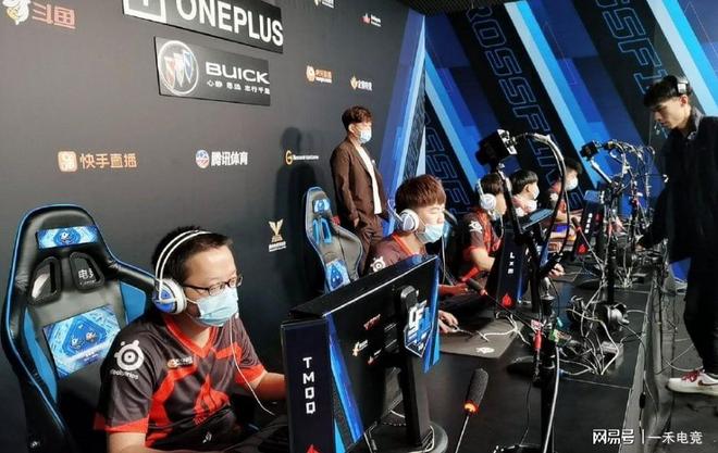 他凭借其精 他凭借其精